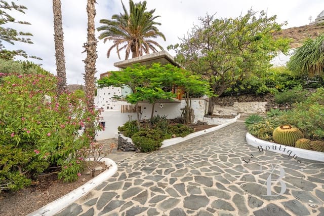 Chalet de 4 habitaciones en Telde en venta con piscina garaje - 980.000 € (Ref: 9118537)