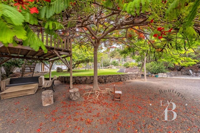 4 soverom Villa til salgs i Telde med svømmebasseng garasje - € 980 000 (Ref: 9118537)