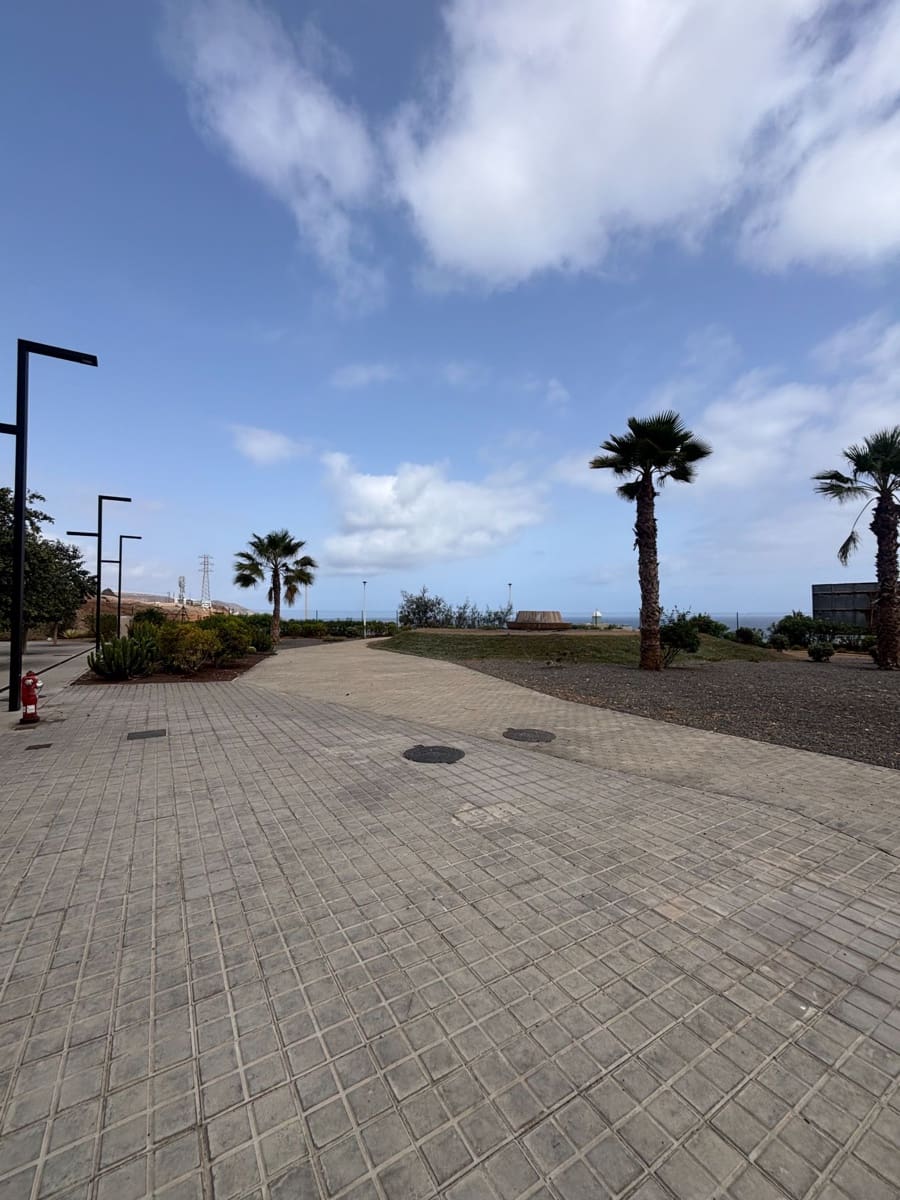 Erhverv til salg i Las Palmas de Gran Canaria - € 155.000 (Ref: 9186645)