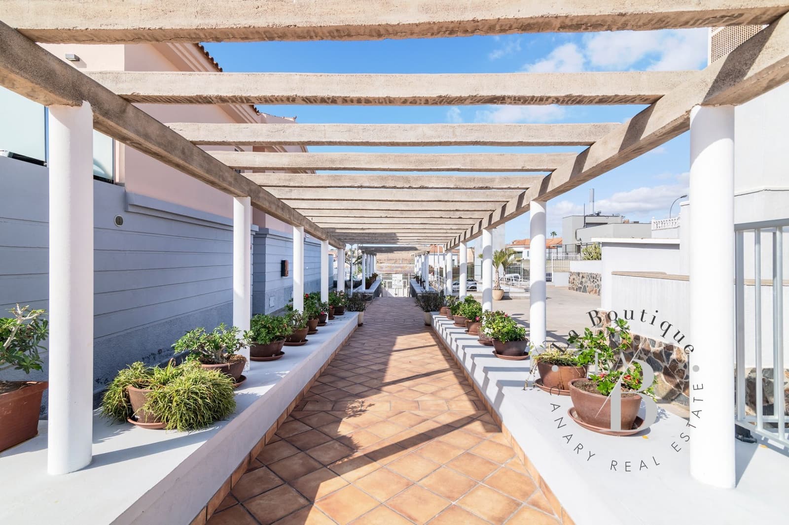 2 sypialnia Willa do wynajęcia w Sonneland z basenem garażem - 2 200 € (Ref: 9208070)