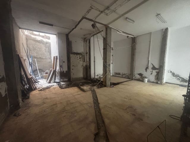 2 bedroom Commercial for sale in Las Palmas de Gran Canaria - € 190,000 (Ref: 9256738)