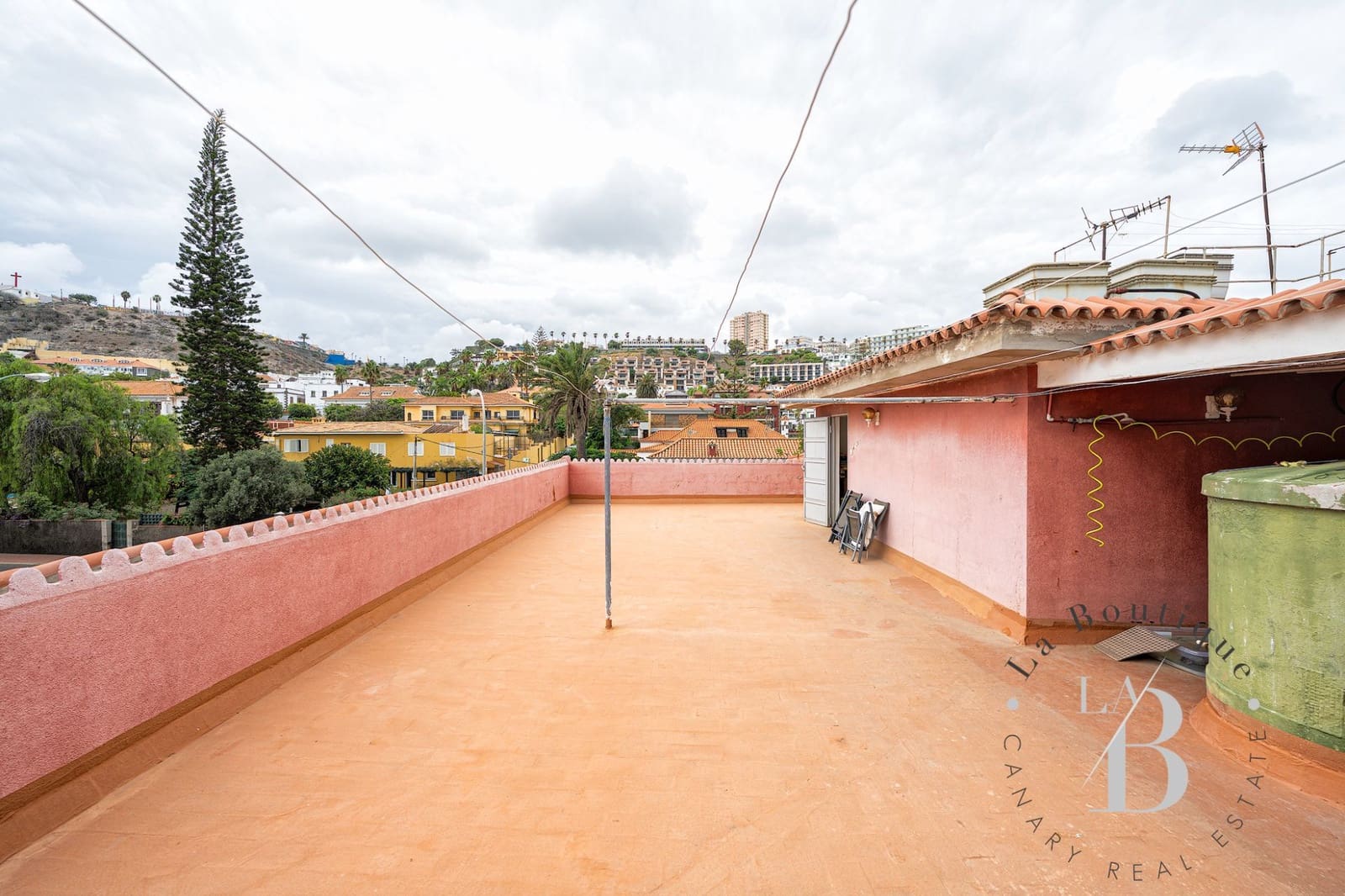 8 chambre Villa/Maison à vendre à Las Palmas de Gran Canaria avec garage - 910 000 € (Ref: 9296637)