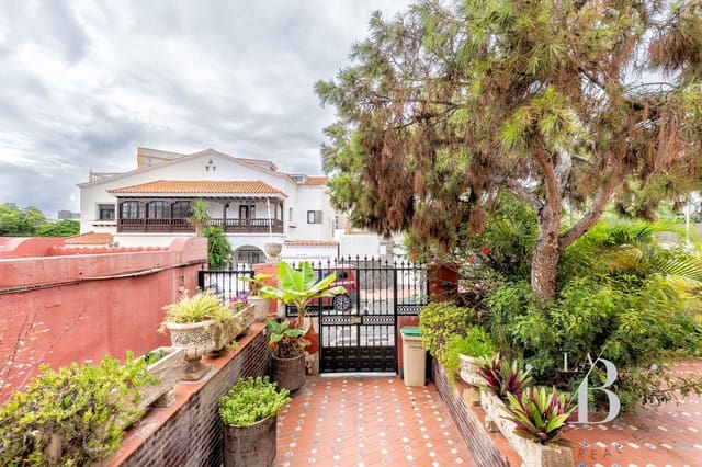 8 makuuhuone Huvila myytävänä paikassa Las Palmas de Gran Canaria mukana 
autotalli - 910 000 € (Ref: 9296637)