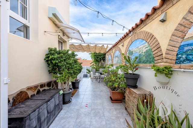 5 soveværelse Semi-Rækkehus til salg i San Bartolomé de Tirajana med swimmingpool garage - € 869.500 (Ref: 9353136)