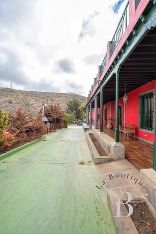 4 bedroom Finca/Country House for sale in Telde with garage - € 5,450,000 (Ref: 9378696)