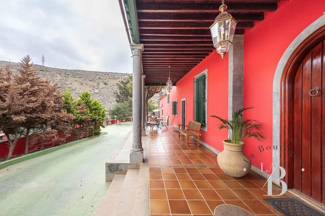 4 bedroom Finca/Country House for sale in Telde with garage - € 5,450,000 (Ref: 9378696)