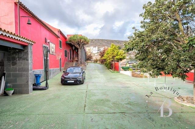 4 bedroom Finca/Country House for sale in Telde with garage - € 5,450,000 (Ref: 9378696)