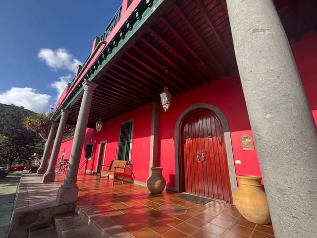 4 bedroom Finca/Country House for sale in Telde with garage - € 5,450,000 (Ref: 9378696)