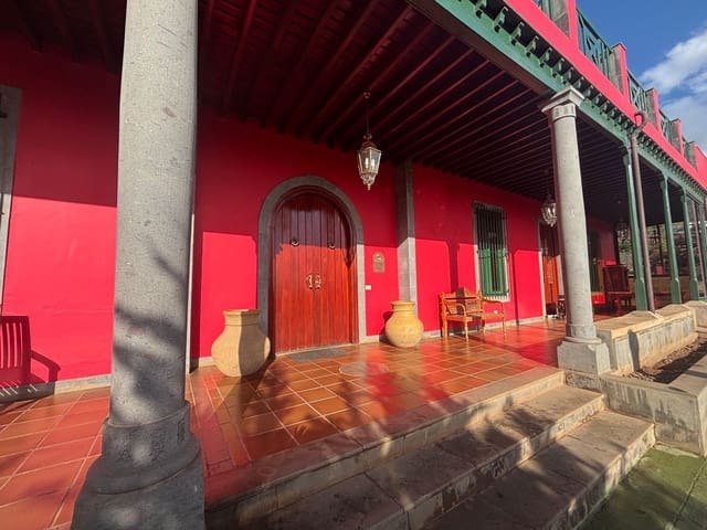 4 bedroom Finca/Country House for sale in Telde with garage - € 5,450,000 (Ref: 9378696)