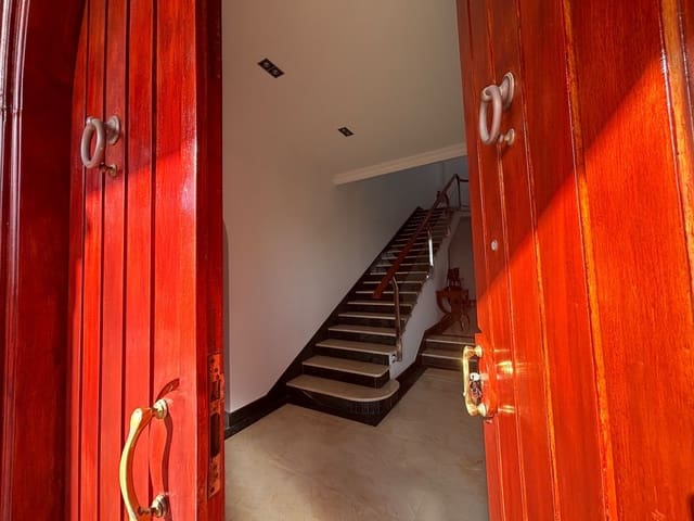 4 bedroom Finca/Country House for sale in Telde with garage - € 5,450,000 (Ref: 9378696)