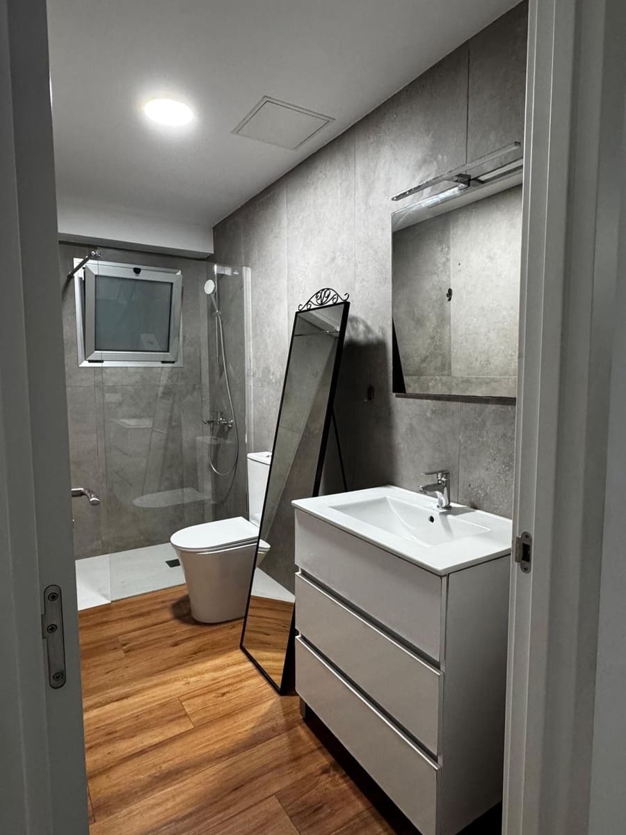 3 soveværelse Lejlighed til leje i Las Palmas de Gran Canaria - € 1.240 (Ref: 9439446)