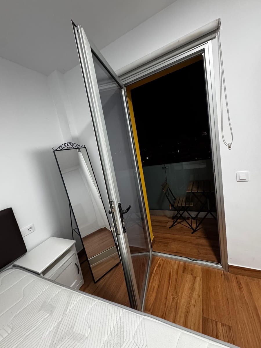 3 soveværelse Lejlighed til leje i Las Palmas de Gran Canaria - € 1.240 (Ref: 9439446)