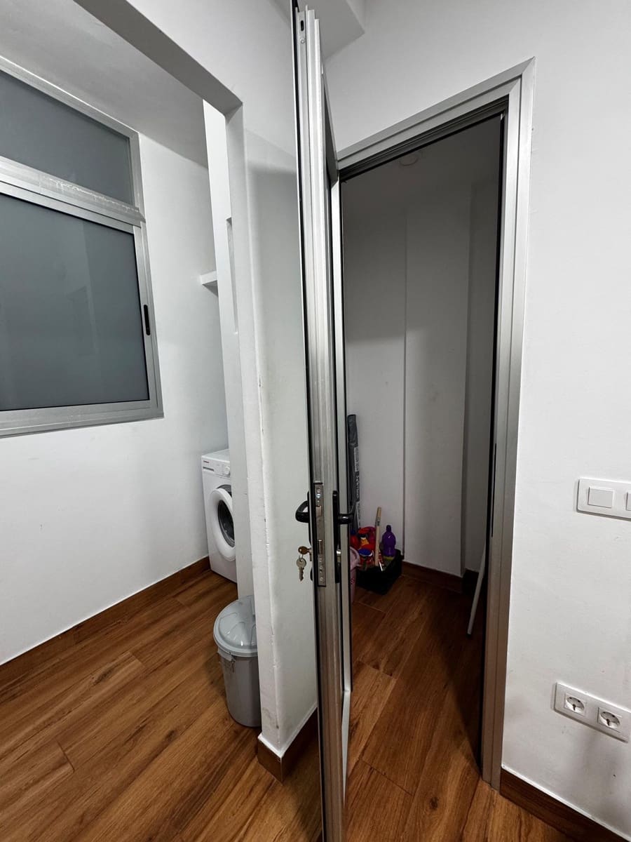 3 soveværelse Lejlighed til leje i Las Palmas de Gran Canaria - € 1.240 (Ref: 9439446)