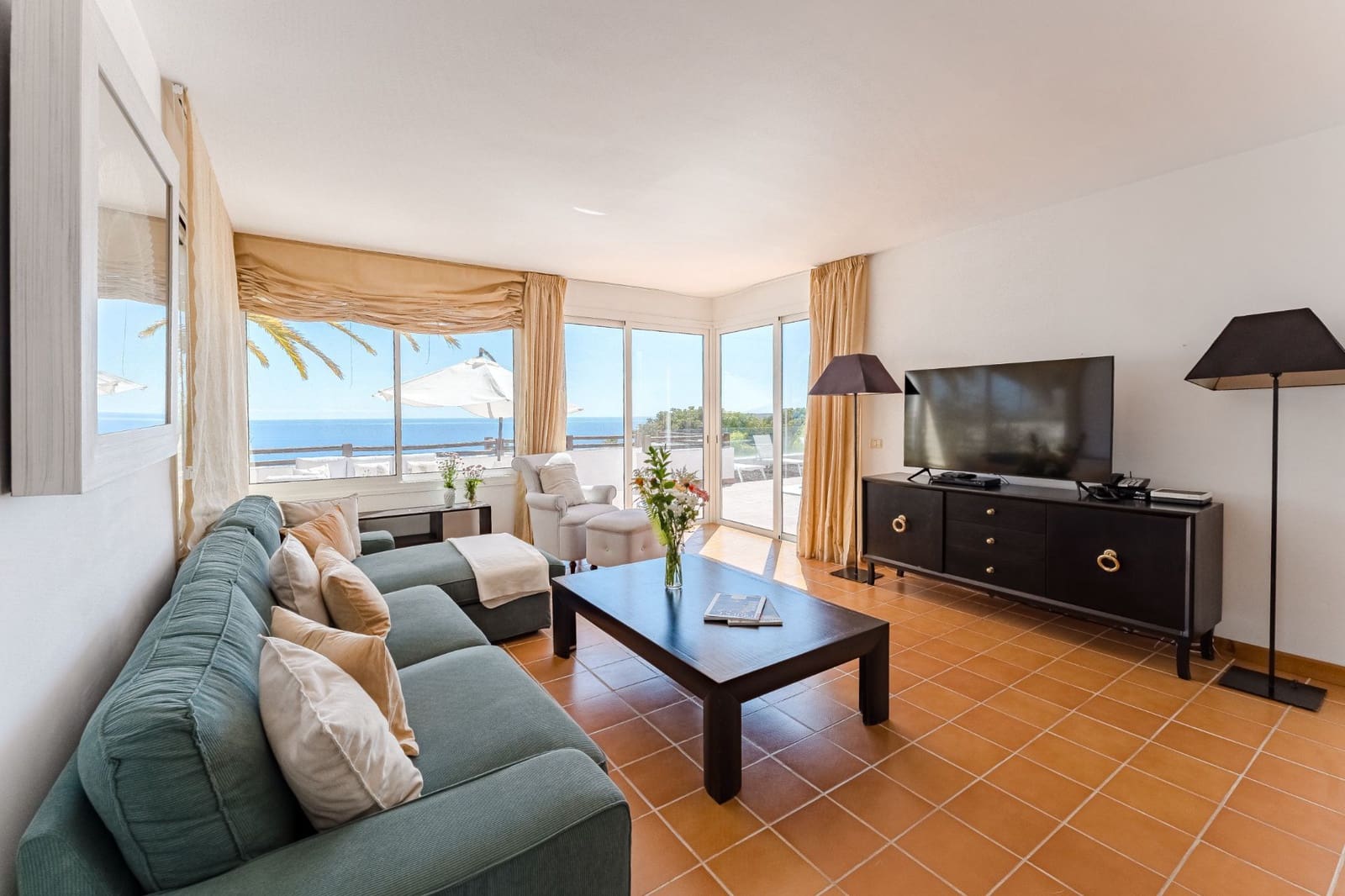 3 bedroom Villa for sale in Alajero with pool garage - € 850,000 (Ref: 9488170)