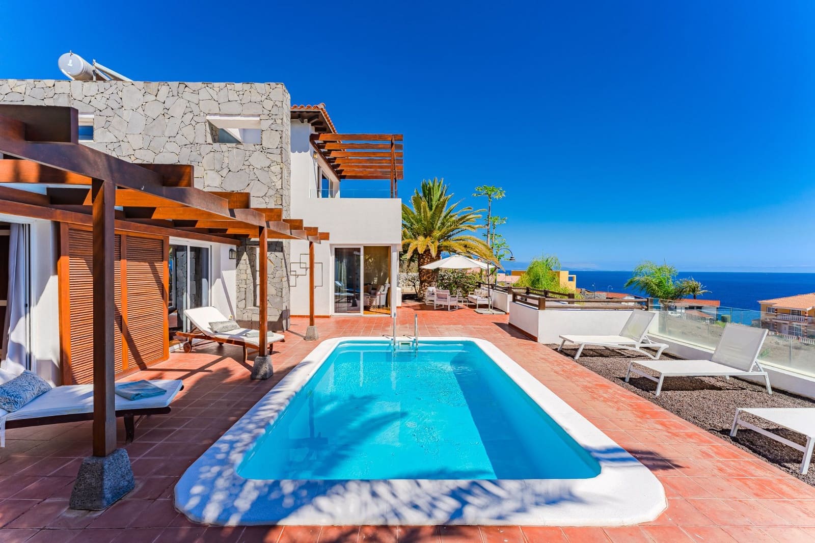 3 bedroom Villa for sale in Alajero with pool garage - € 850,000 (Ref: 9488170)