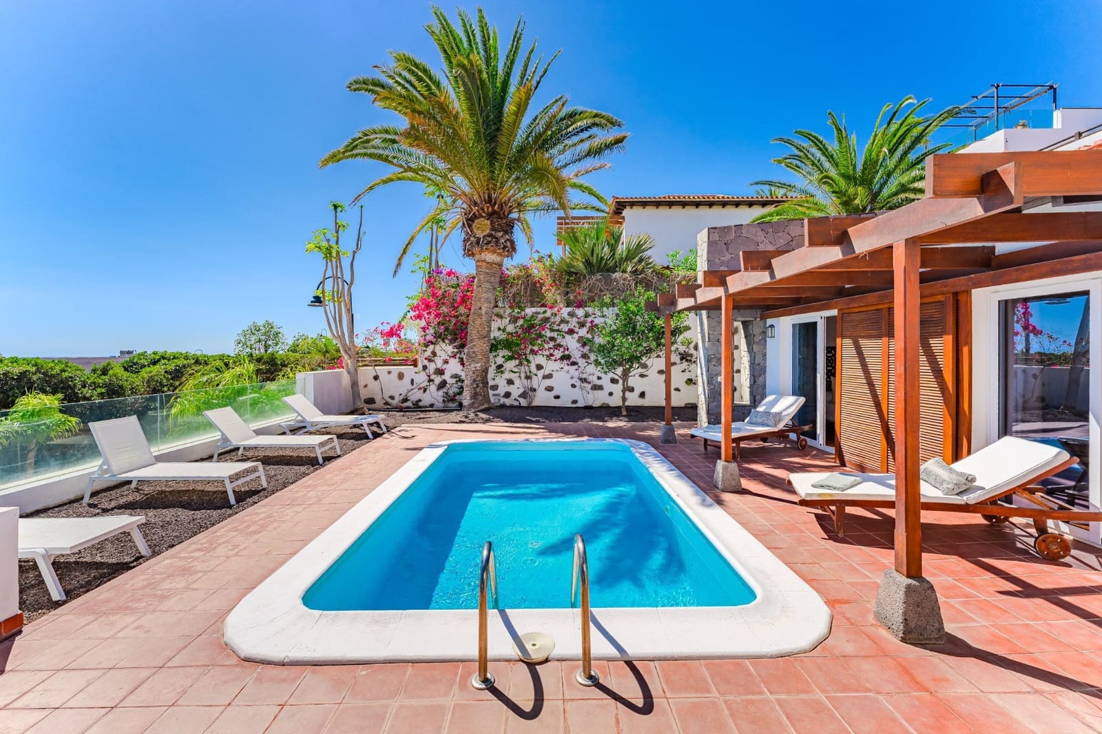 3 bedroom Villa for sale in Alajero with pool garage - € 850,000 (Ref: 9488170)