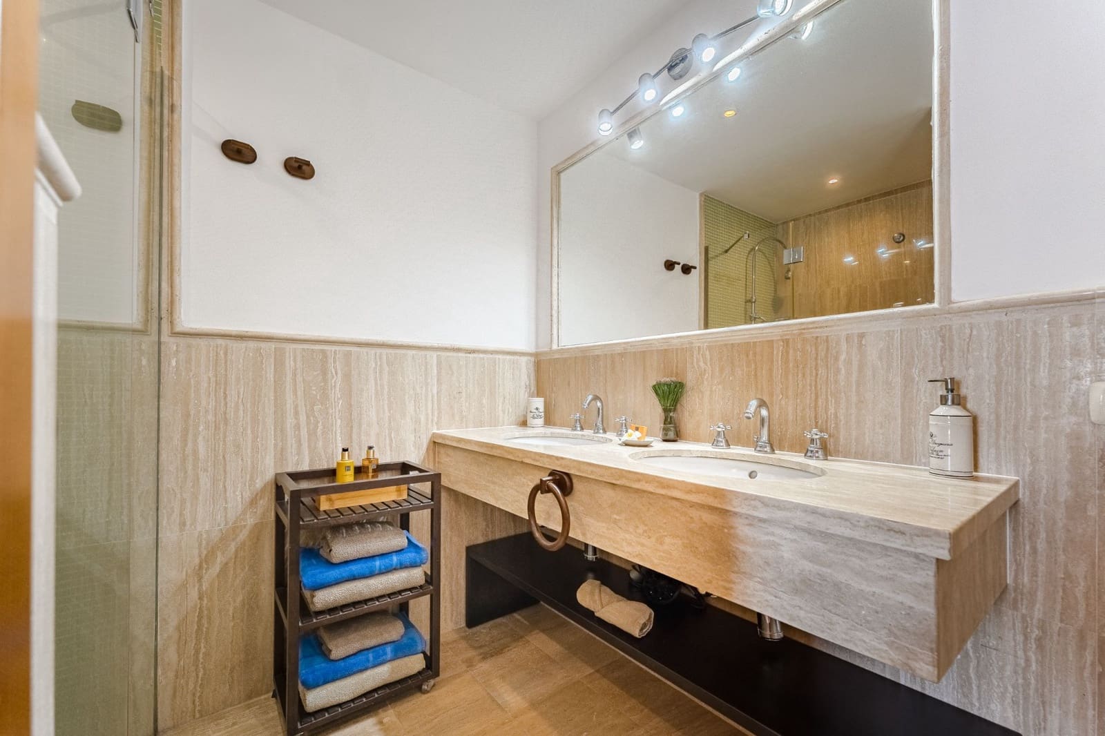 3 bedroom Villa for sale in Alajero with pool garage - € 850,000 (Ref: 9488170)