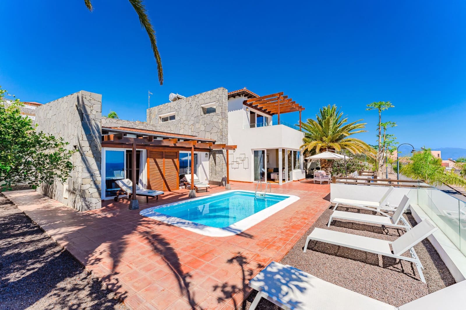 3 bedroom Villa for sale in Alajero with pool garage - € 850,000 (Ref: 9488170)