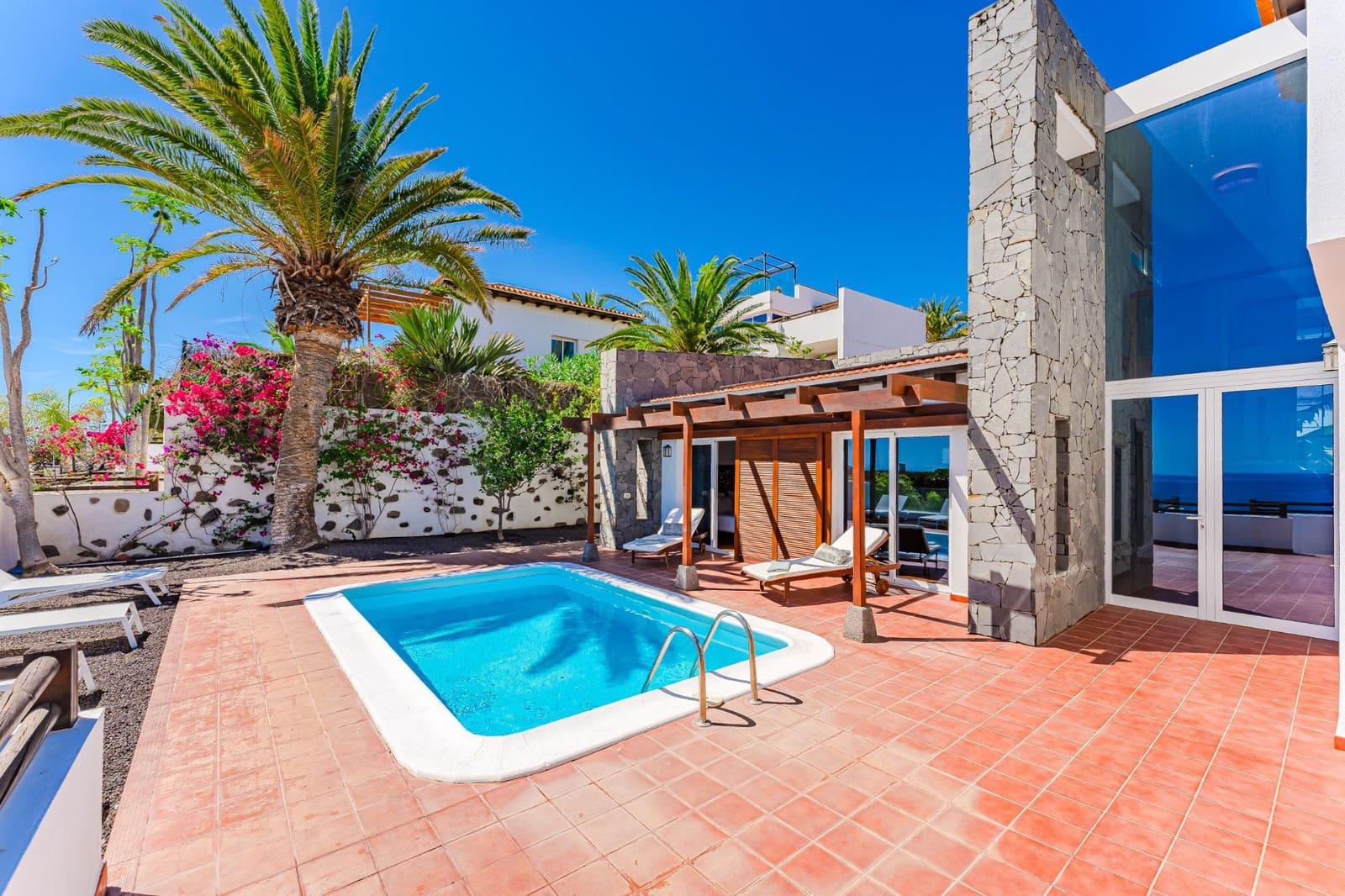 3 bedroom Villa for sale in Alajero with pool garage - € 850,000 (Ref: 9488170)