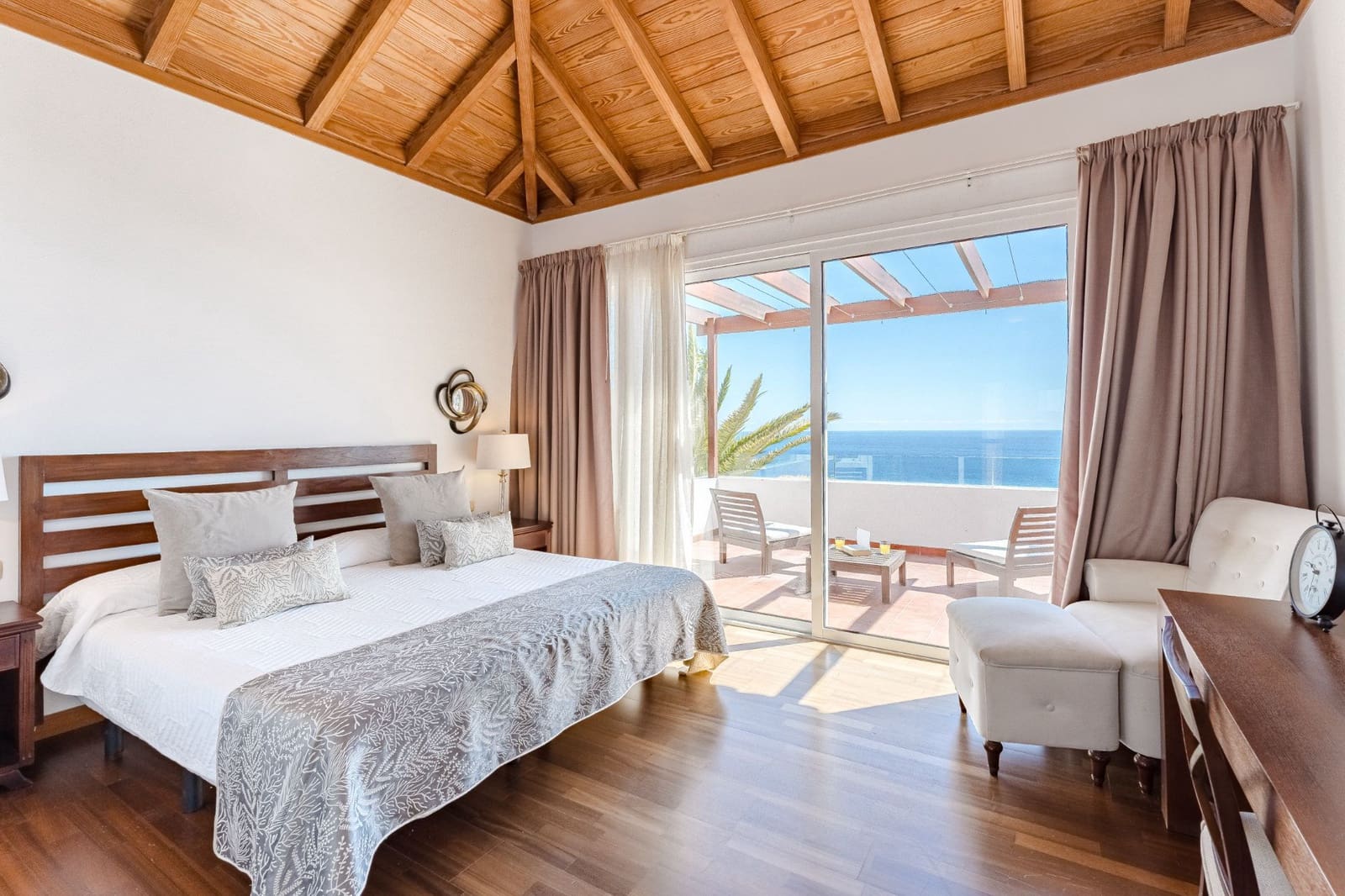 3 bedroom Villa for sale in Alajero with pool garage - € 850,000 (Ref: 9488170)