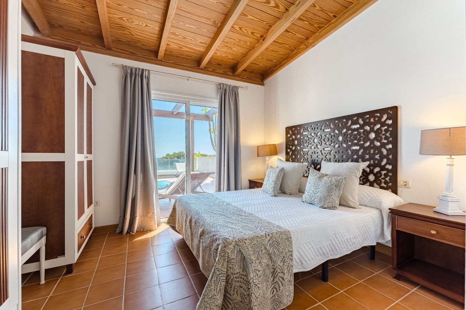 3 bedroom Villa for sale in Alajero with pool garage - € 850,000 (Ref: 9488170)