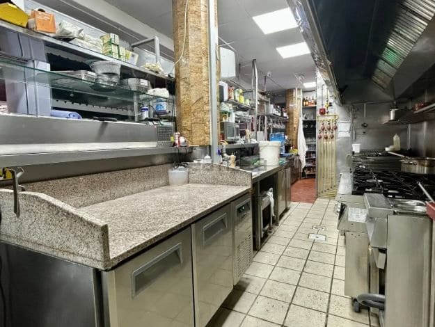 Commercial for sale in Playa del Inglés, San Bartolomé de Tirajana - € 165,000 (Ref: 9496799)