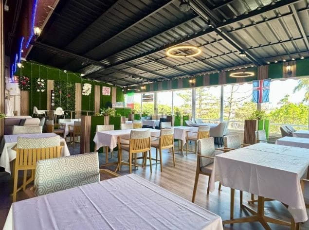 Commercial for sale in Playa del Inglés, San Bartolomé de Tirajana - € 165,000 (Ref: 9496799)