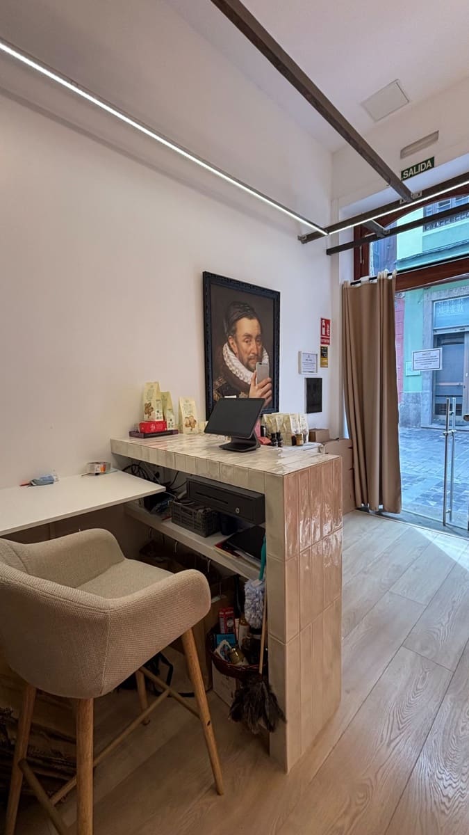 Commercial for rent in Las Palmas de Gran Canaria - € 650 (Ref: 9618905)