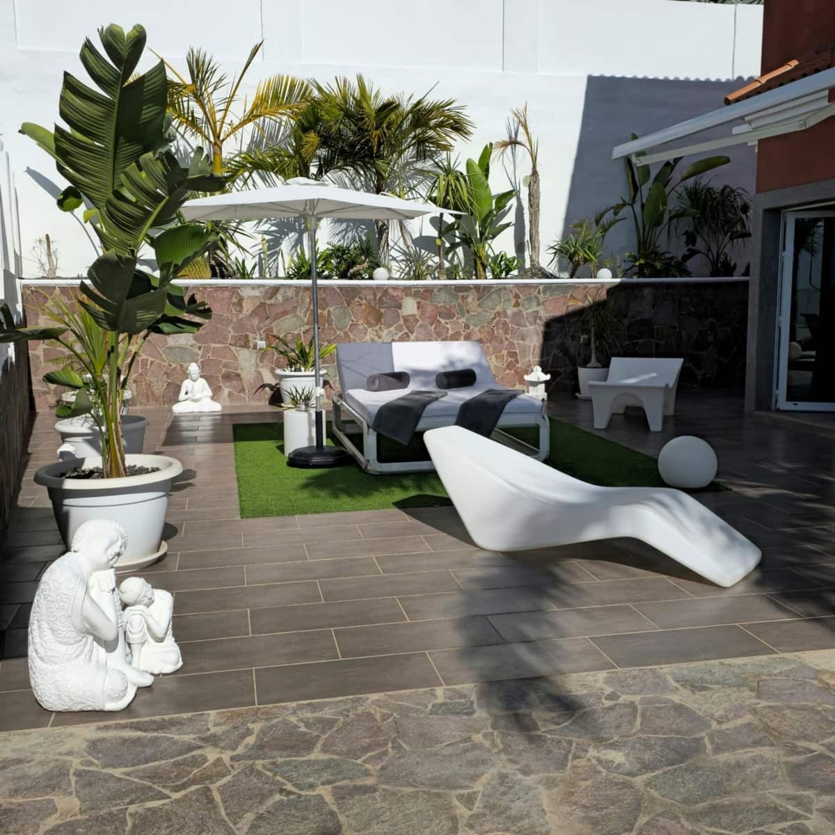 4 bedroom Villa for sale in San Bartolome de Tirajana with pool garage - € 1,450,000 (Ref: 9618906)