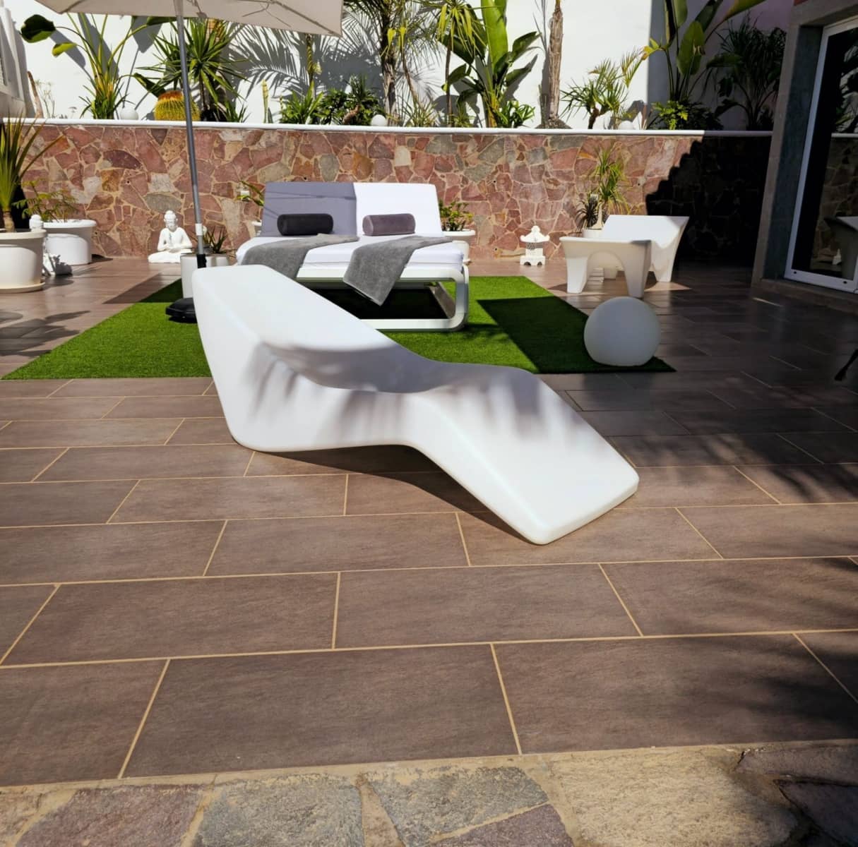 4 bedroom Villa for sale in San Bartolome de Tirajana with pool garage - € 1,450,000 (Ref: 9618906)