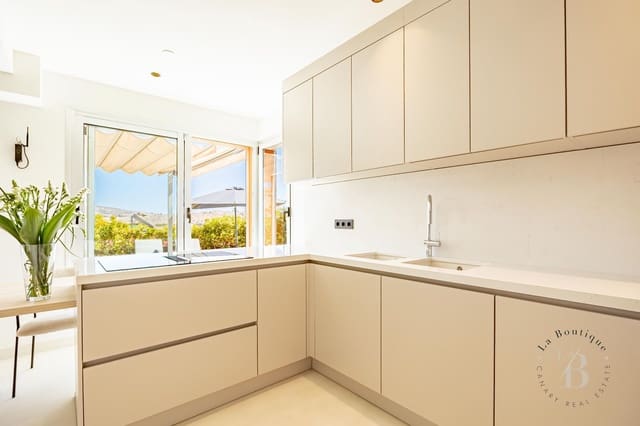 2 makuuhuone Huvila myytävänä paikassa Salobre Golf, San Bartolomé de Tirajana mukana uima-altaan 
autotalli - 985 000 € (Ref: 9627169)