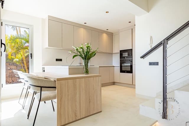 2 makuuhuone Huvila myytävänä paikassa Salobre Golf, San Bartolomé de Tirajana mukana uima-altaan 
autotalli - 985 000 € (Ref: 9627169)