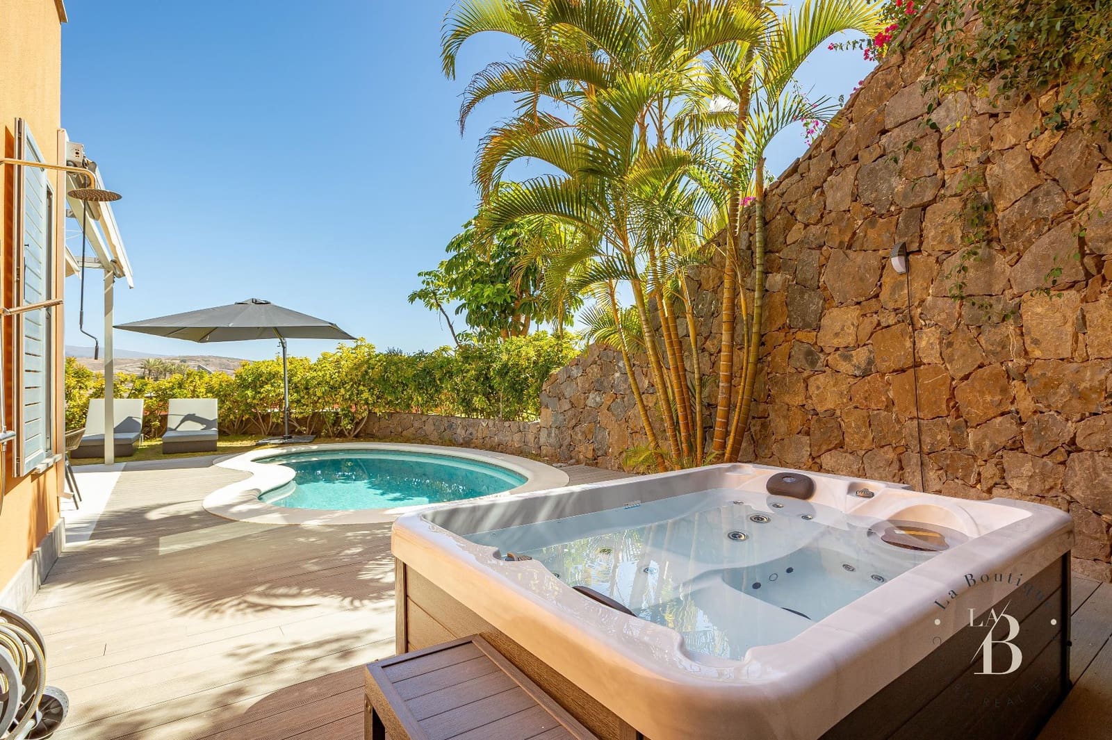 2 soverom Villa til salgs i Salobre Golf med svømmebasseng garasje - € 985 000 (Ref: 9627169)