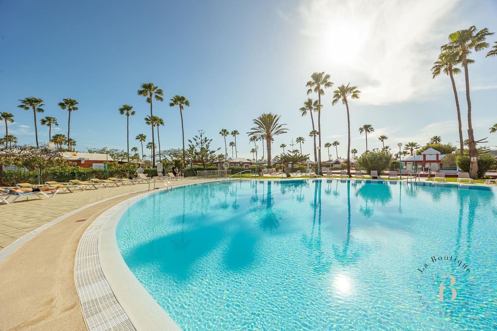 2 bedroom Bungalow for sale in Campo Internacional with pool garage - € 375,000 (Ref: 9721068)