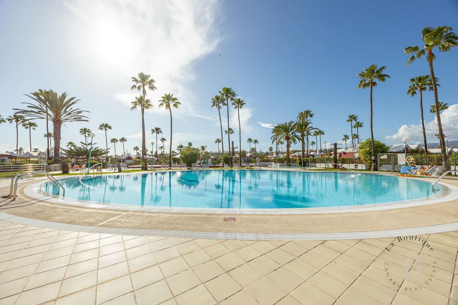 2 bedroom Bungalow for sale in Campo Internacional with pool garage - € 375,000 (Ref: 9721068)