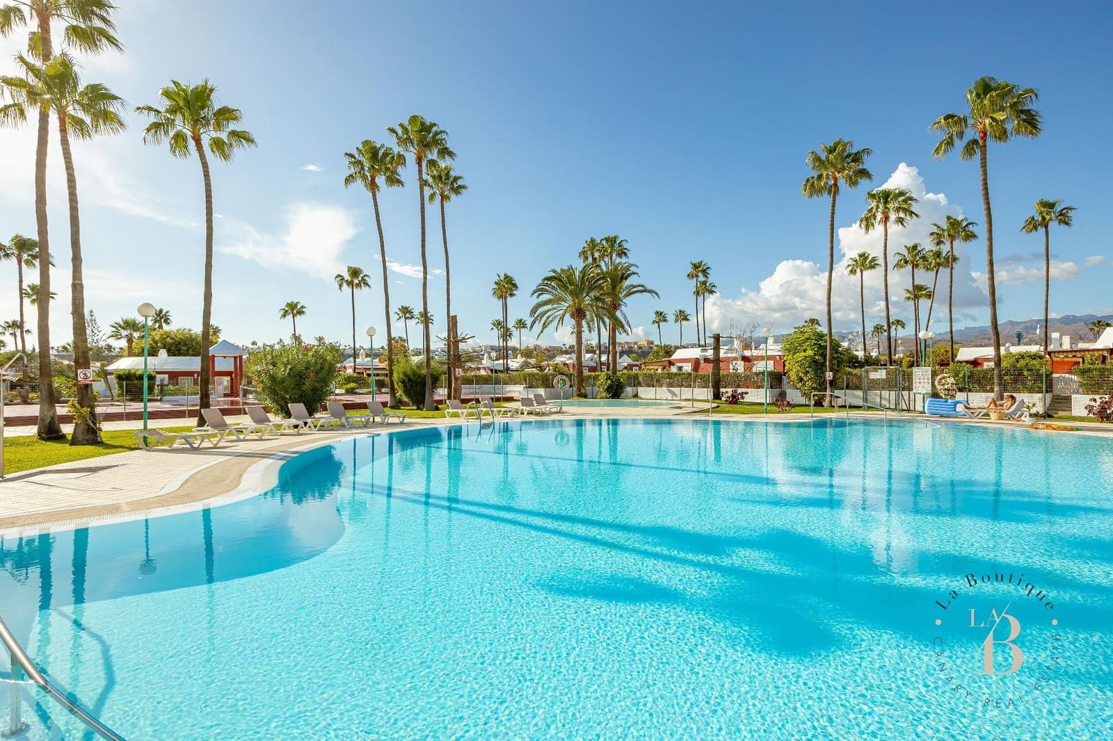 2 bedroom Bungalow for sale in Campo Internacional with pool garage - € 375,000 (Ref: 9721068)