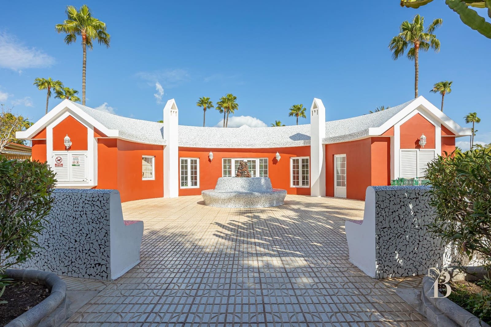 2 bedroom Bungalow for sale in Campo Internacional with pool garage - € 375,000 (Ref: 9721068)