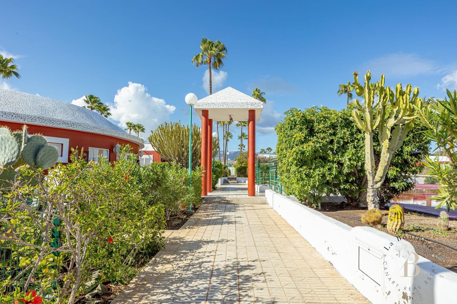 2 bedroom Bungalow for sale in Campo Internacional with pool garage - € 375,000 (Ref: 9721068)