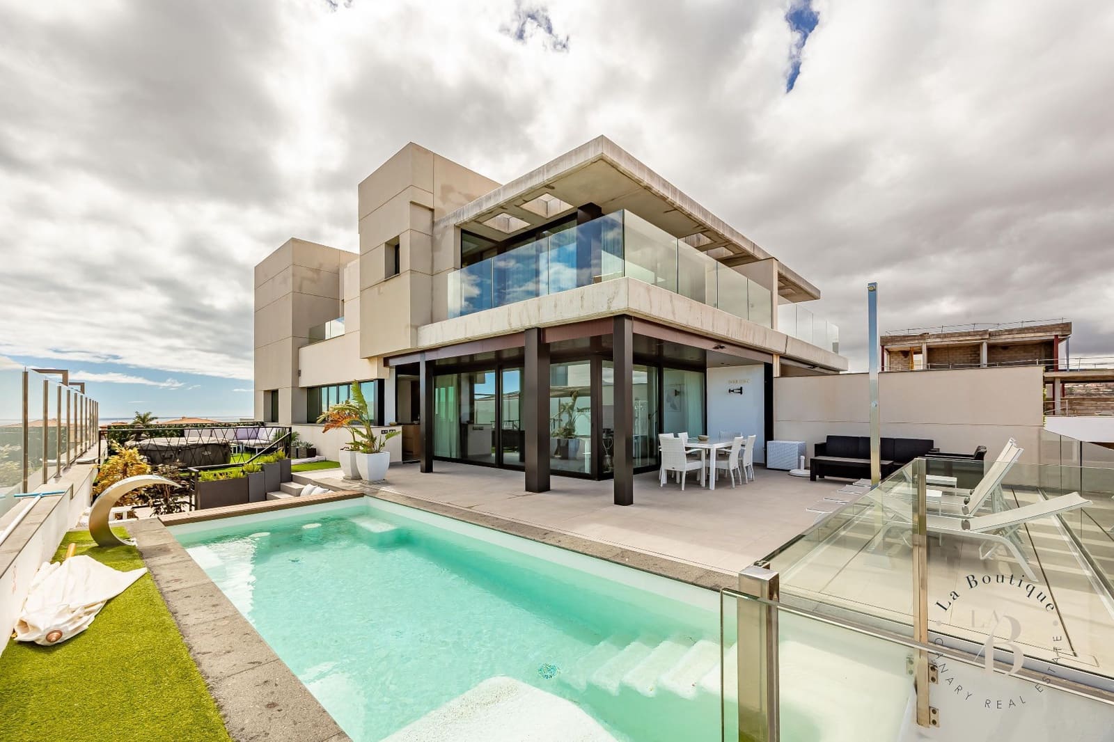 4 bedroom Villa for sale in Meloneras with pool garage - € 2,500,000 (Ref: 9726314)