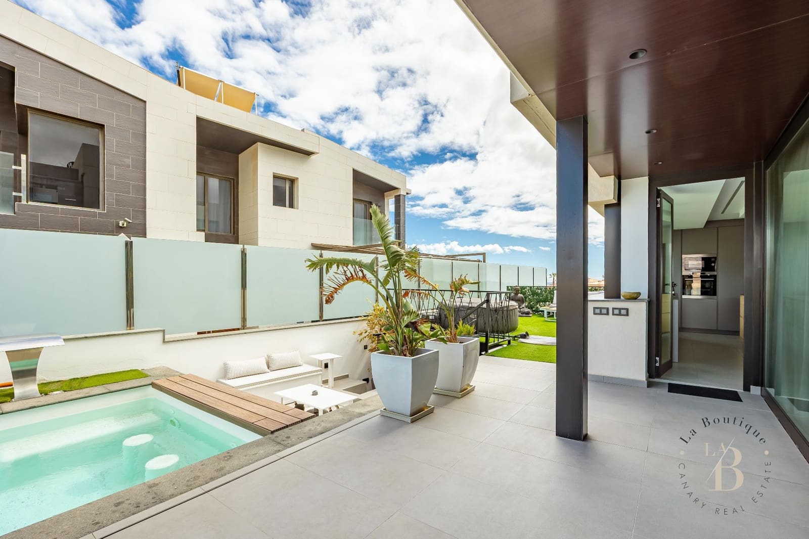 4 bedroom Villa for sale in Meloneras with pool garage - € 2,500,000 (Ref: 9726314)