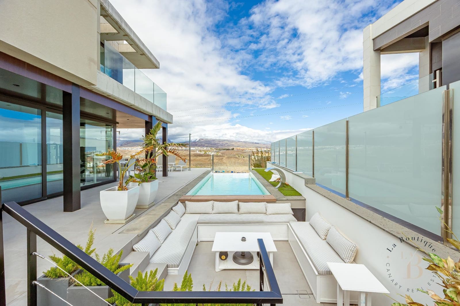 4 bedroom Villa for sale in Meloneras with pool garage - € 2,500,000 (Ref: 9726314)