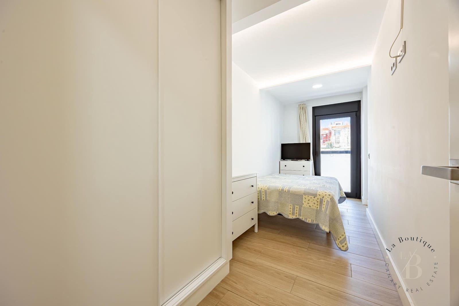 2 soverom Leilighet til salgs i Las Palmas de Gran Canaria med garasje - € 440 000 (Ref: 9777635)