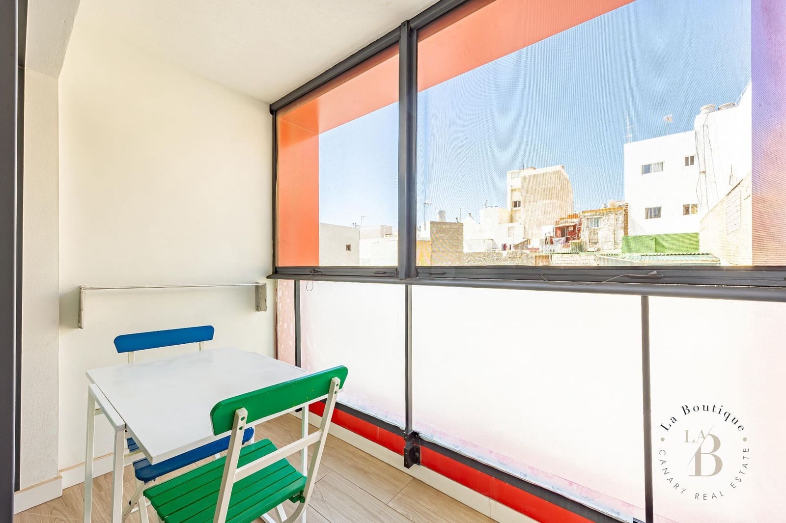 2 soverom Leilighet til salgs i Las Palmas de Gran Canaria med garasje - € 440 000 (Ref: 9777635)