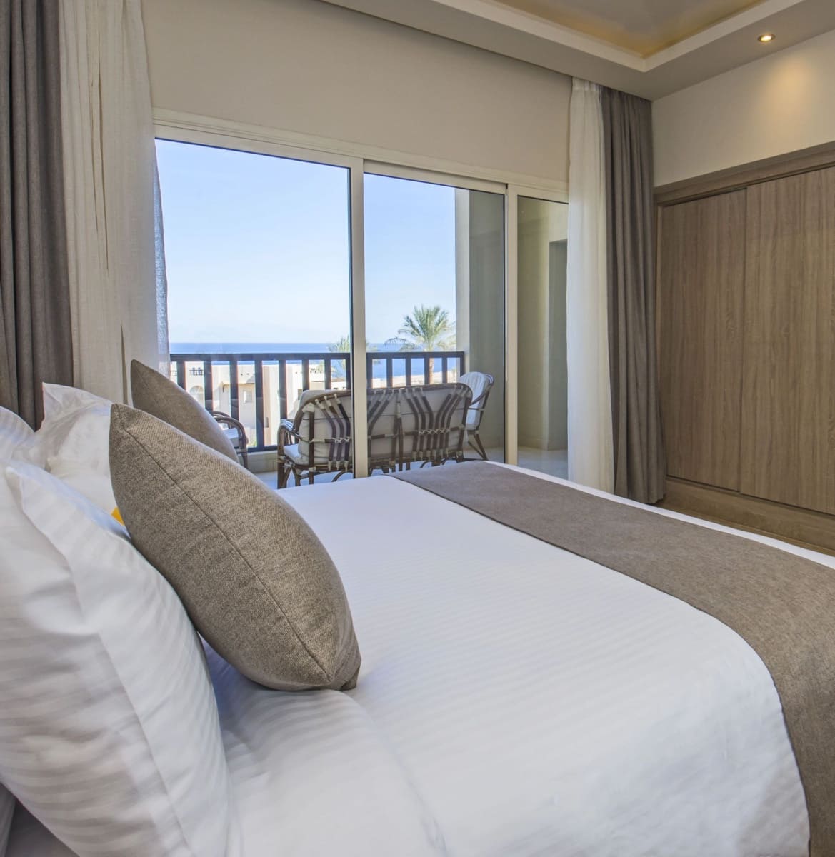 13 bedroom Hotel for sale in Brena Alta - € 2,200,000 (Ref: 9821984)
