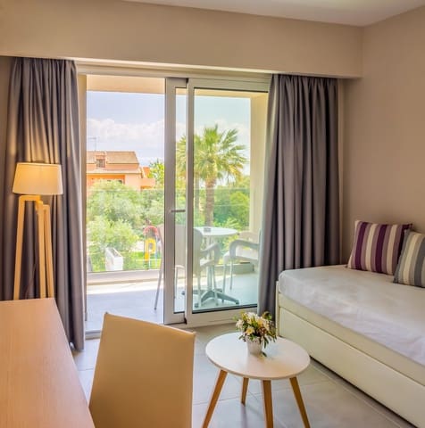 13 bedroom Hotel for sale in Breña Alta - € 2,200,000 (Ref: 9821984)