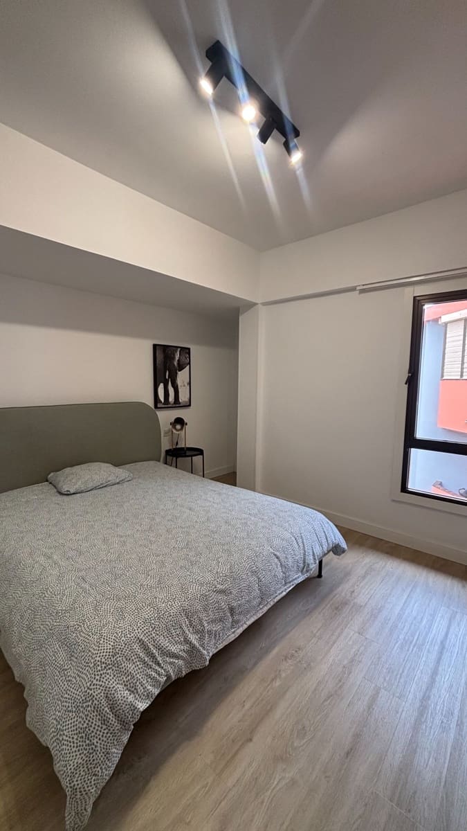 2 bedroom Flat for rent in Las Palmas de Gran Canaria with garage - € 1,300 (Ref: 9859061)