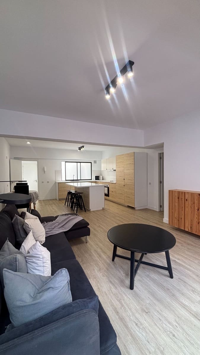 2 bedroom Flat for rent in Las Palmas de Gran Canaria with garage - € 1,300 (Ref: 9859061)