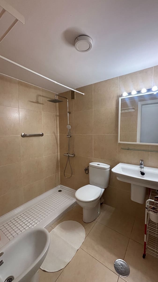 2 bedroom Flat for rent in Las Palmas de Gran Canaria with garage - € 1,300 (Ref: 9859061)