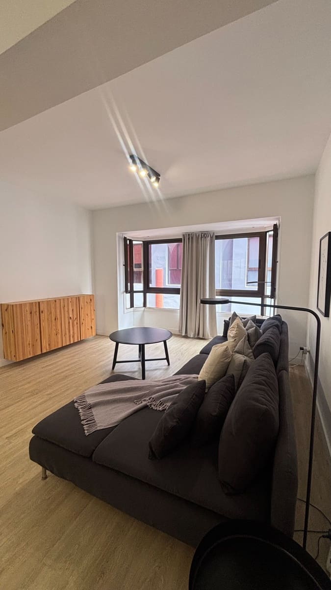 2 bedroom Flat for rent in Las Palmas de Gran Canaria with garage - € 1,300 (Ref: 9859061)