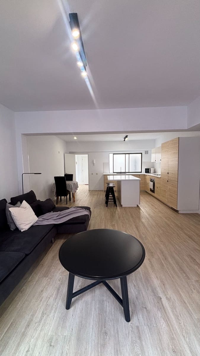 2 bedroom Flat for rent in Las Palmas de Gran Canaria with garage - € 1,300 (Ref: 9859061)